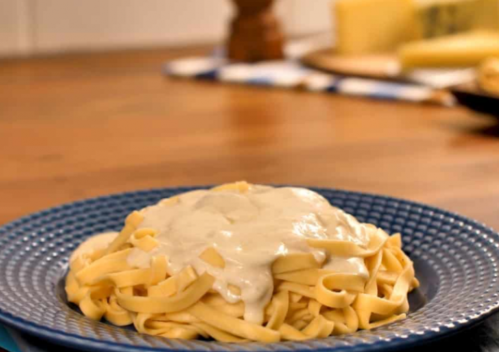 Talharim ao Molho de Queijo